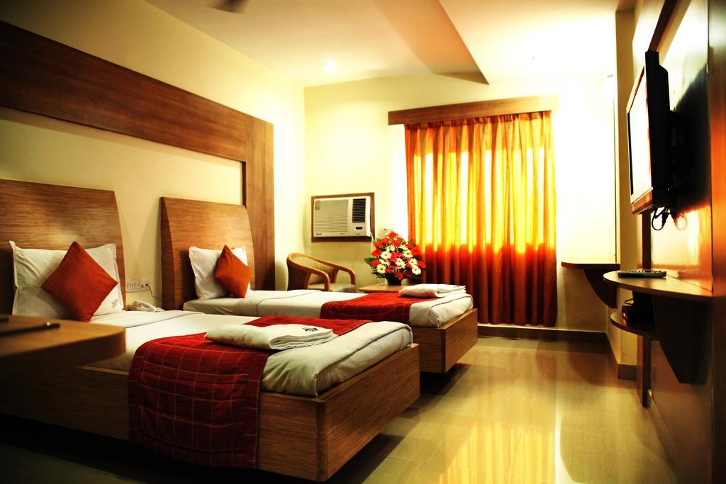 Hotel Sooriya Residency Ченнаи Экстерьер фото