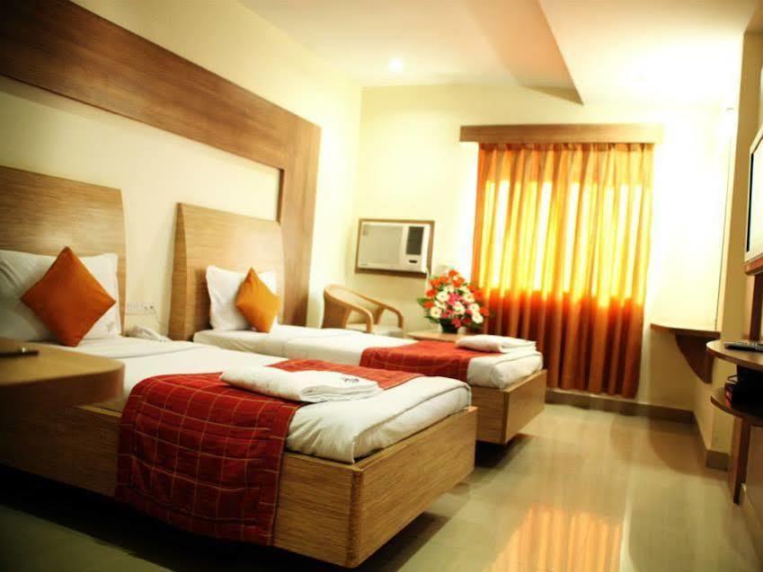 Hotel Sooriya Residency Ченнаи Экстерьер фото